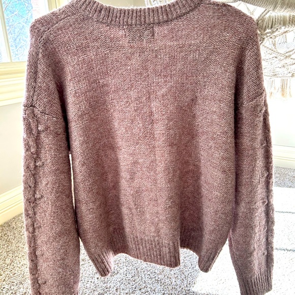 Women’s Sweater new with tags - Picture 2 of 3